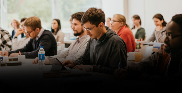 Berufsbegleitende Bibelschule. Bibelkunde: In 10 Monaten Durch Die Bibel